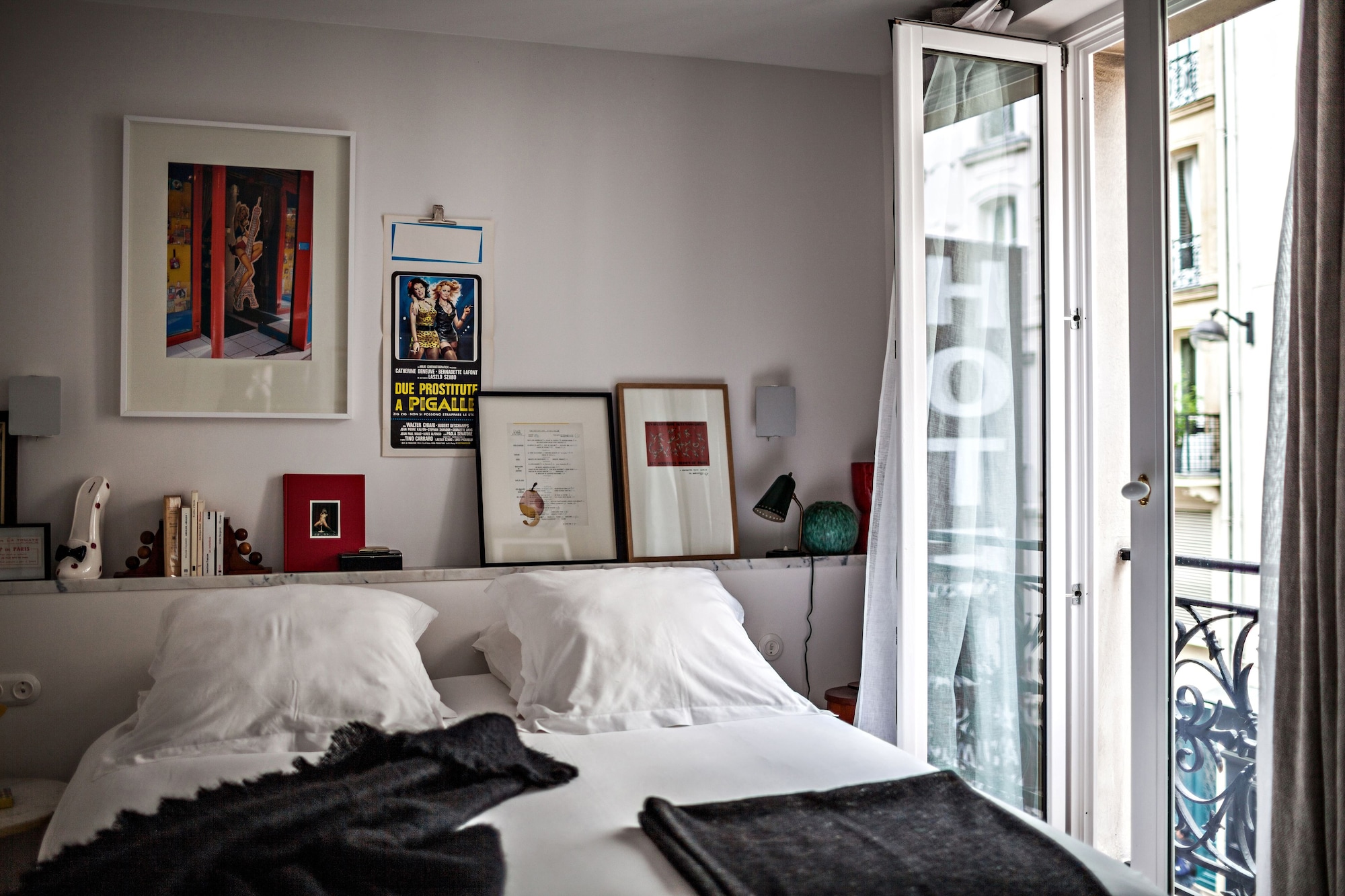 PIGALLE 21, KING BED