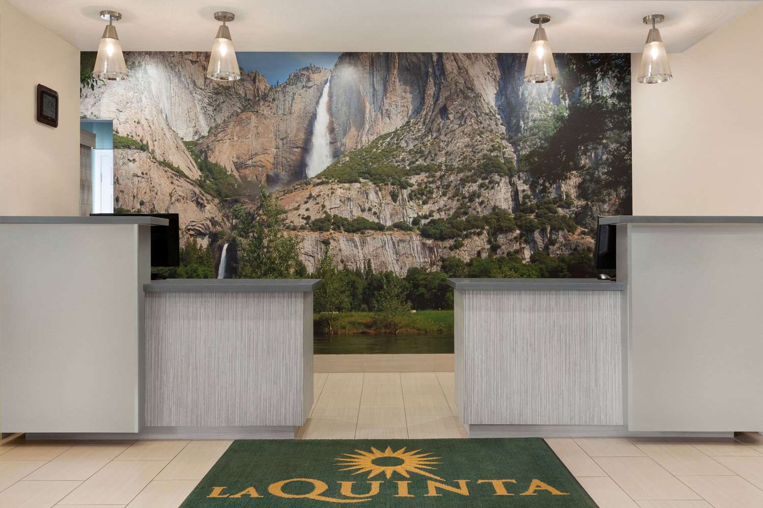 La Quinta Inn & Suites by Wyndham Fresno Northwest 7/44