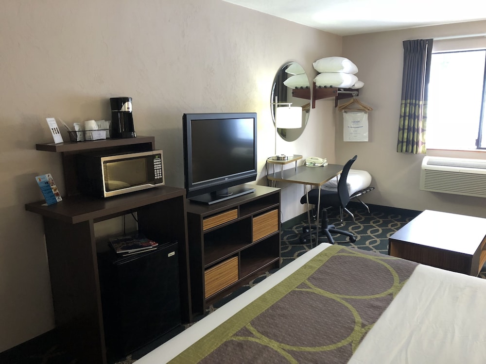 Super 8 By Wyndham Port Angeles At Olympic National Park 24/33