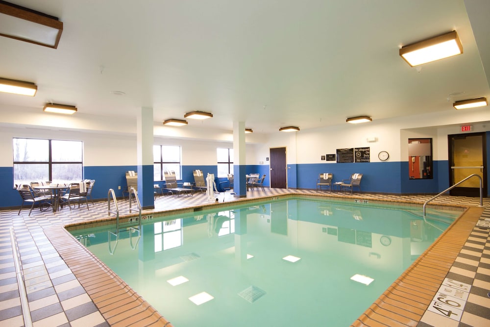 Hampton Inn Marshall, MI 16/40