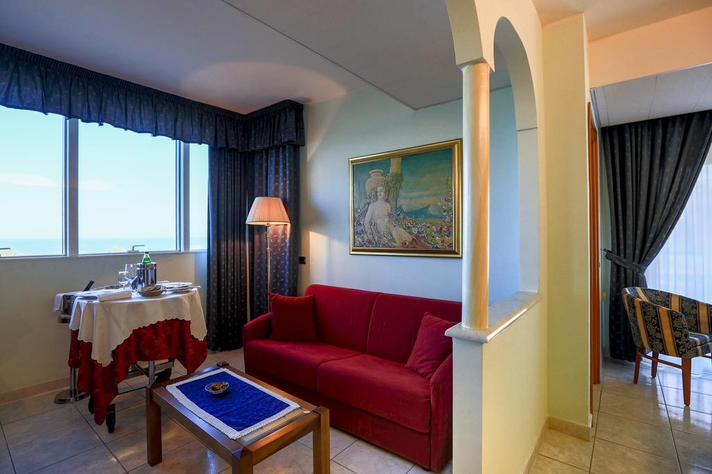 Hotel Ambassador 13/22