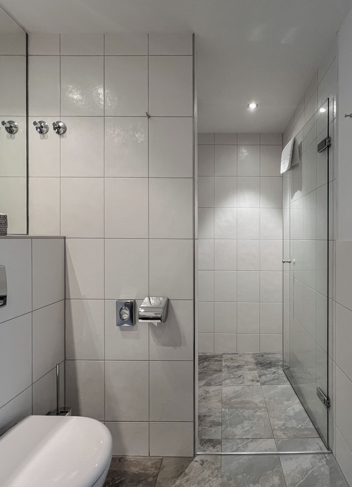 Hotel Adelante 56/59