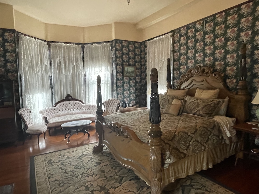 Grand Gables Inn Bed & Breakfast 18/38