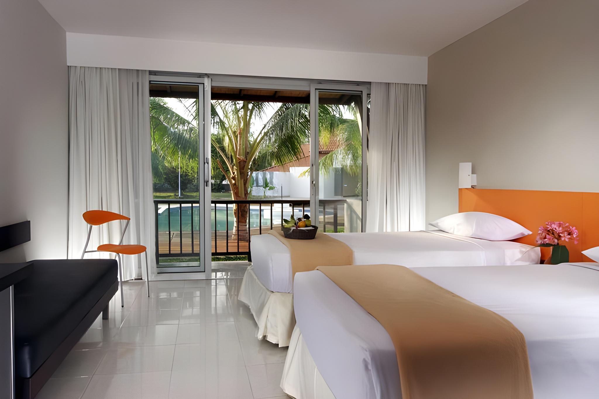 Room, Pool Side