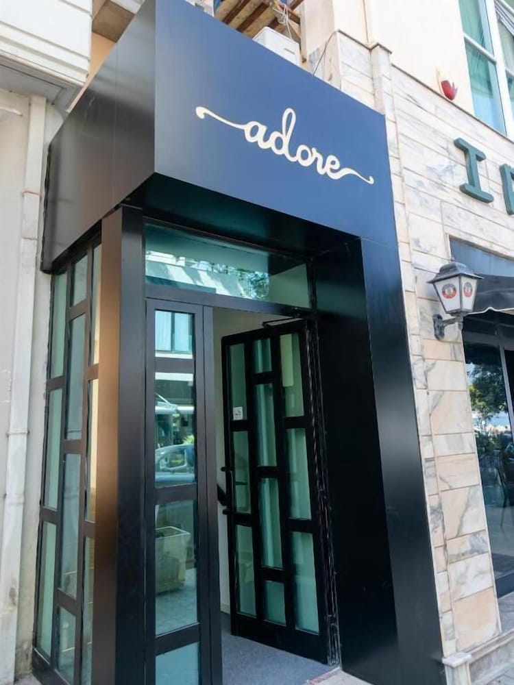 Hotel Adore