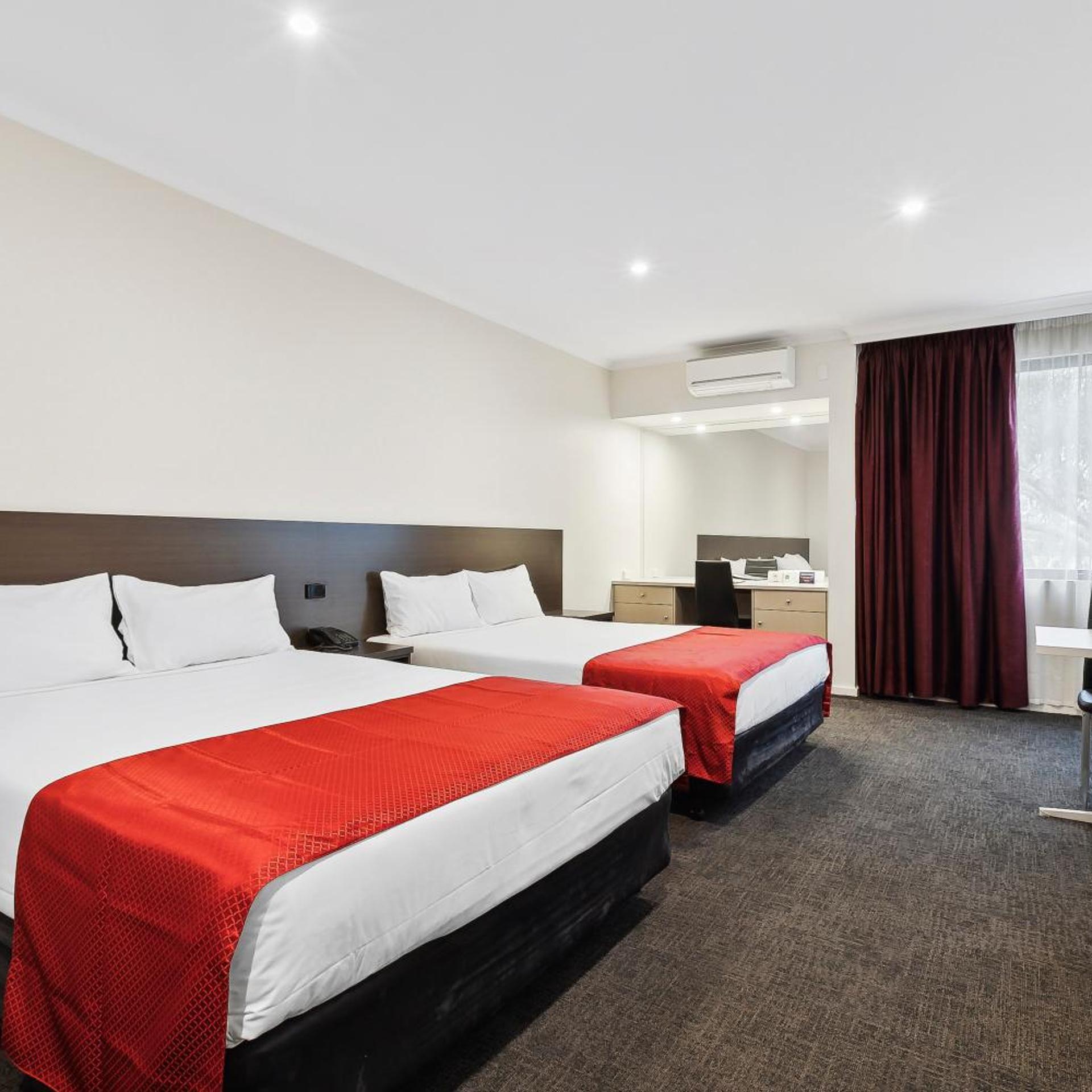 Deluxe, Twin Beds
