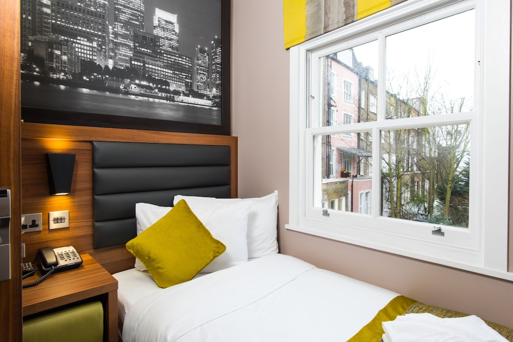 London Court Hotel 25/61