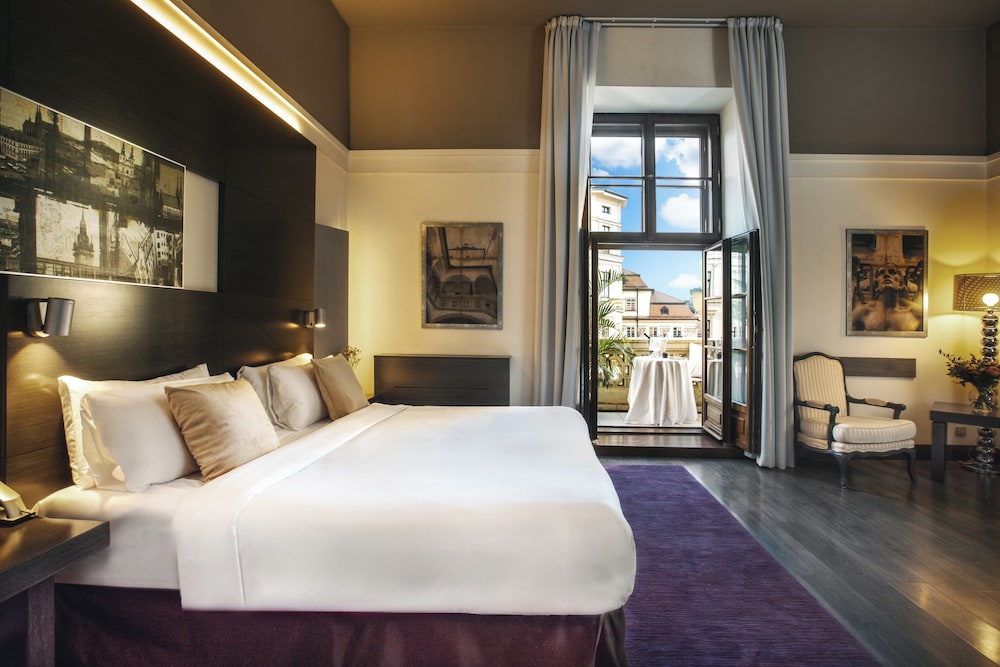 DELUXE, DOUBLE BED, CITY VIEW