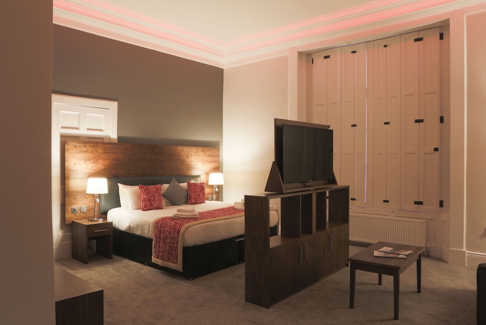 EXECUTIVE, SUITE, TWIN BEDS