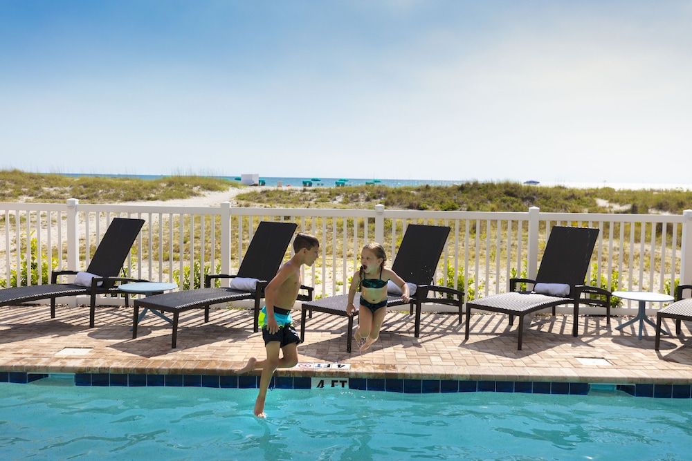 Provident Oceana Beachfront Suites 3/77