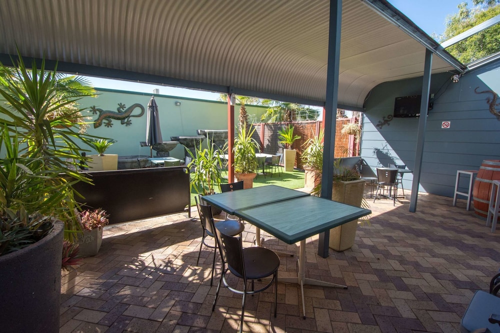 Elkira Court Motel 50/58