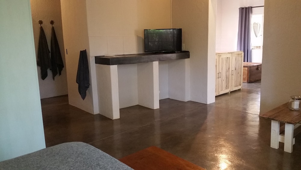 24 Degrees Self-Catering 6/44