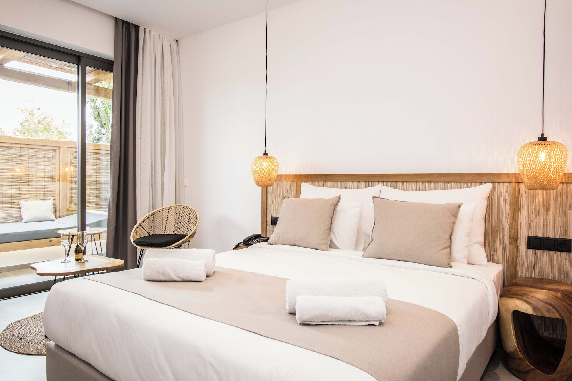 DELUXE, DOUBLE BED, JETTED TUB
