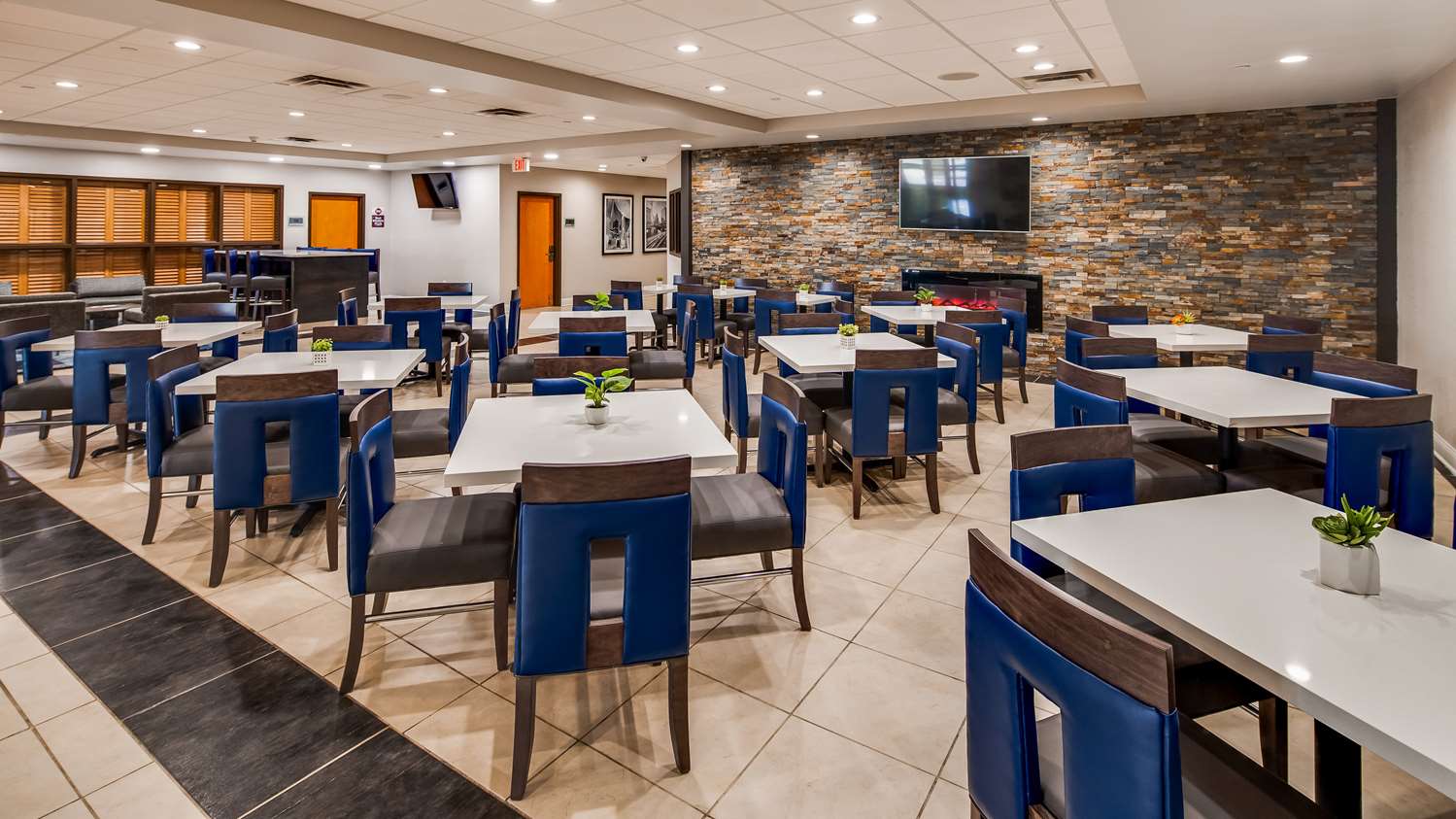 Best Western Plus Champaign/Urbana Inn 27/33