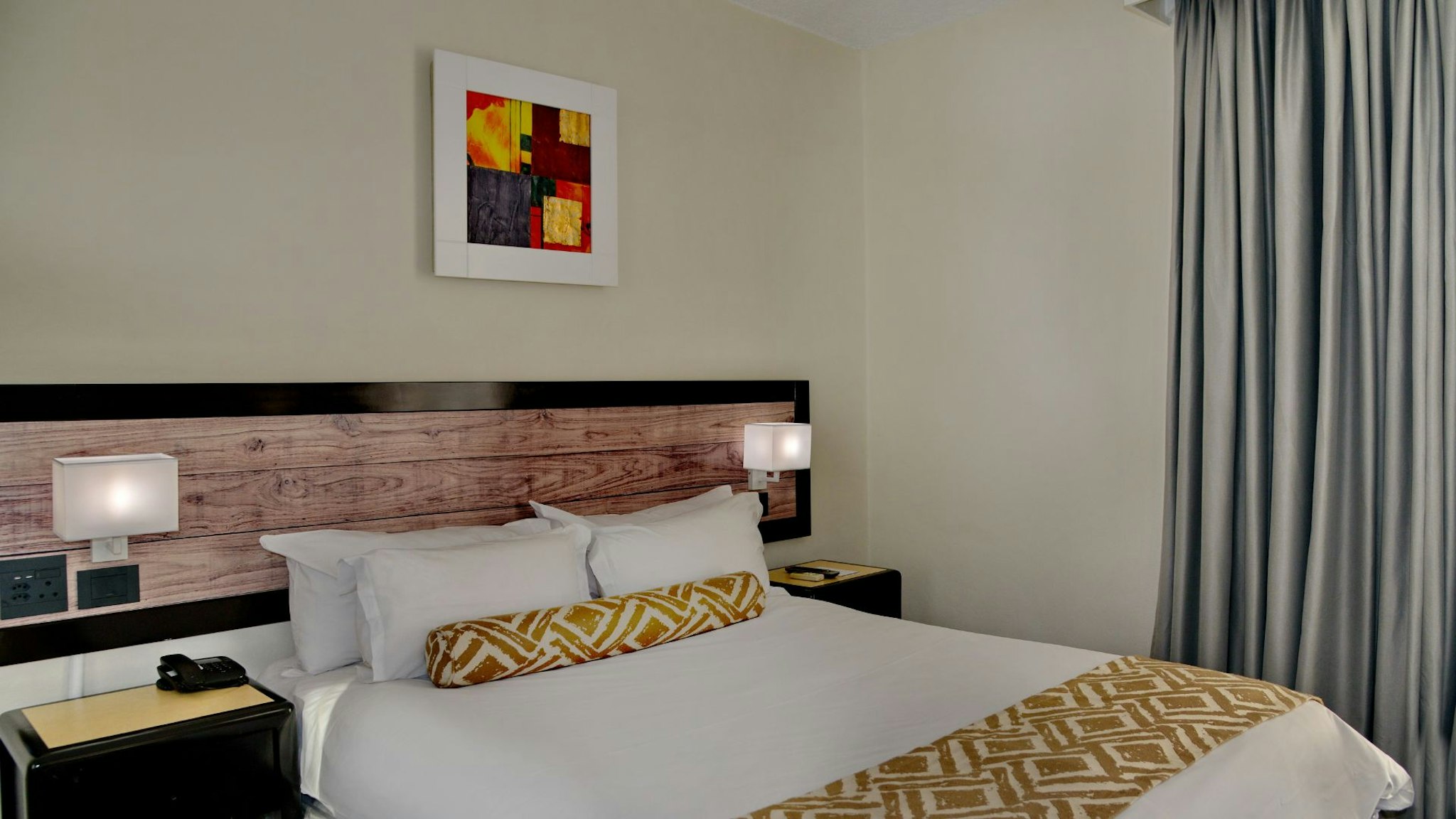 DELUXE, SUITE