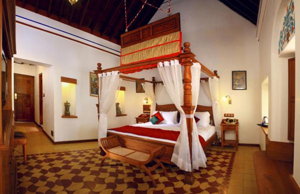 Room, Pool View