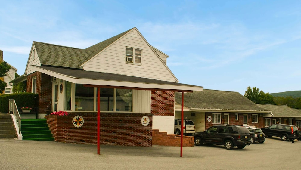 JUDY'S MOTEL BEDFORD 1/34