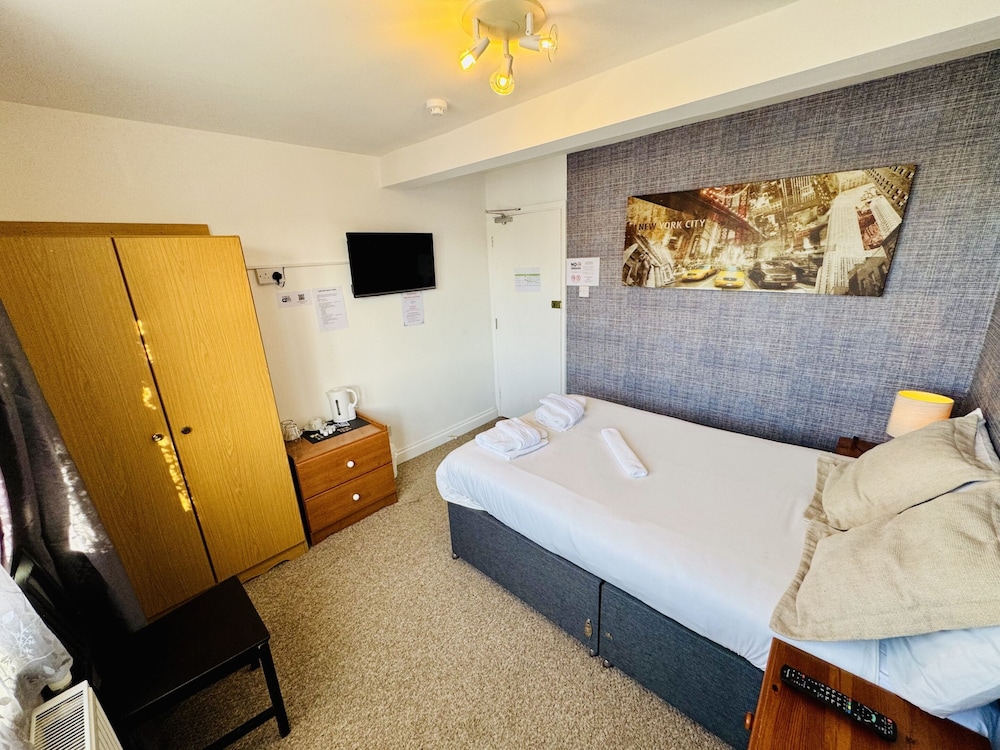 Carlton Court Hotel Eastbourne 23/49