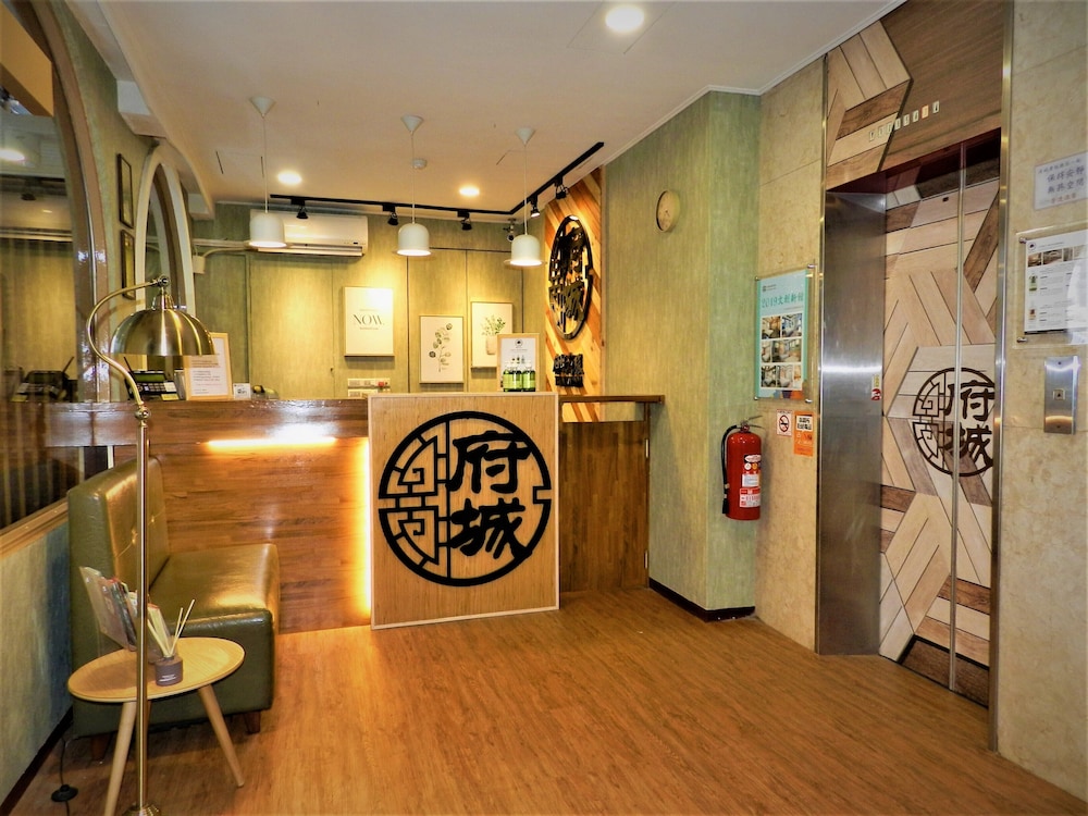 Tainan Inn 10/75