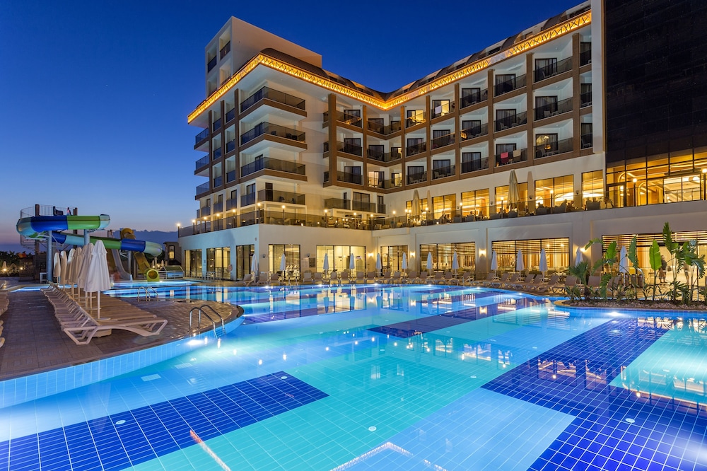 Glamour Resort Spa Hotel