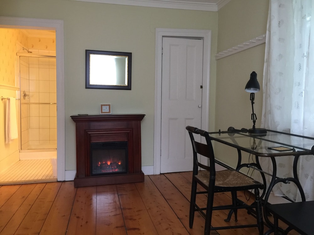 Eddington House Inn 21/23
