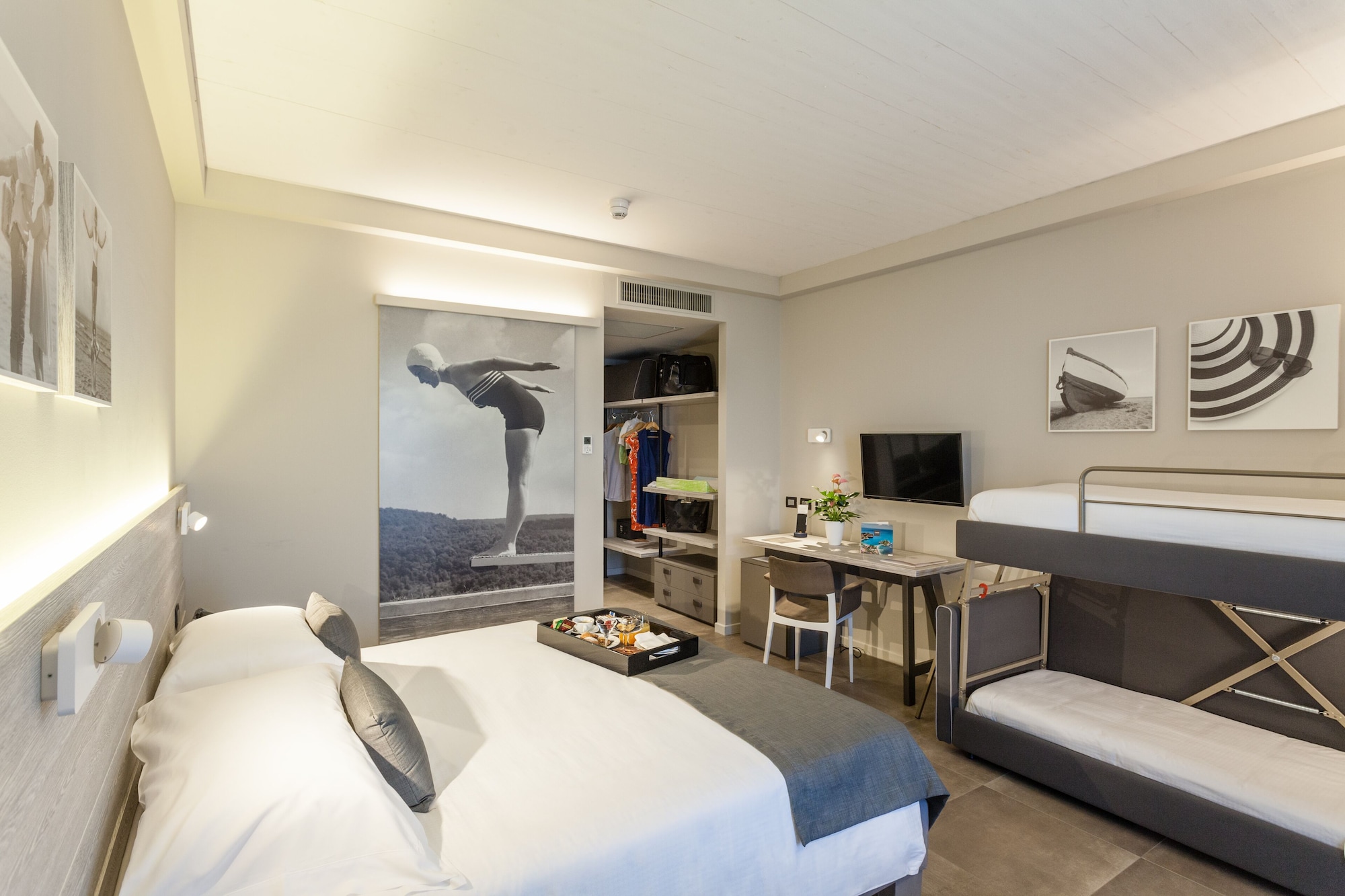 Executive, Quadruple, Double Bed, Hill View, 2 Sofa