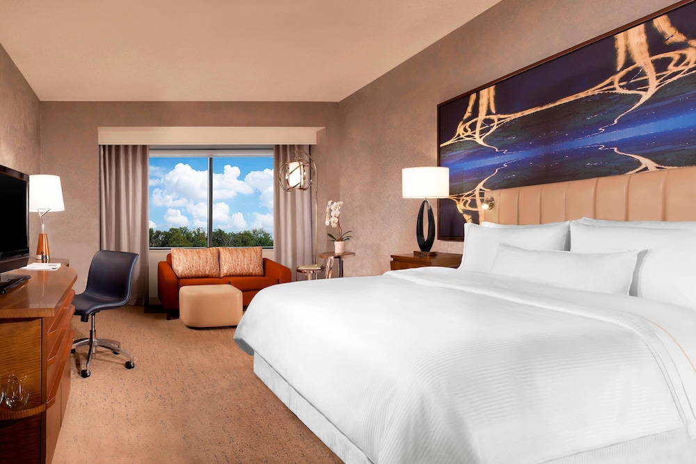 DELUXE, KING BED
