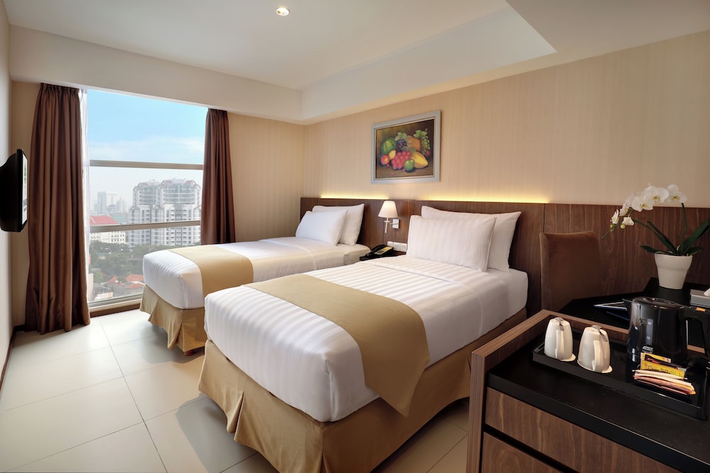 DELUXE, TWIN BEDS, CITY VIEW