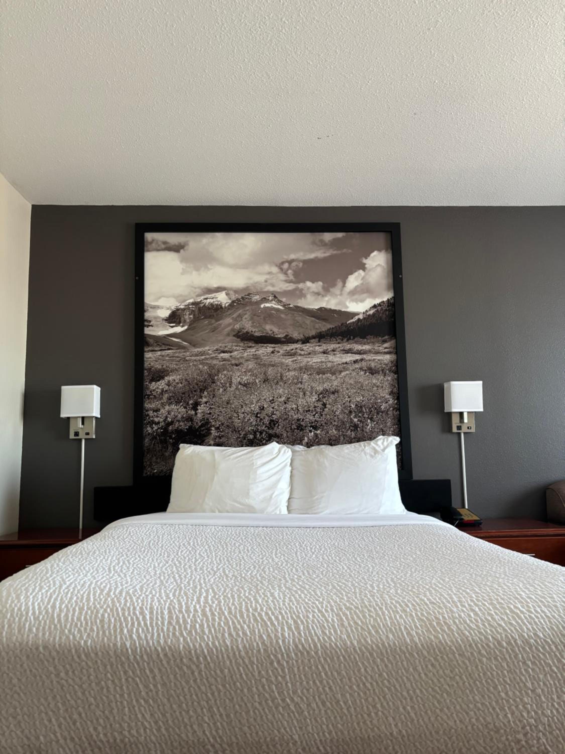 غرفة بزنس بسرير كينج وسرير كوين، Super 8 by Wyndham Whitecourt 4/7