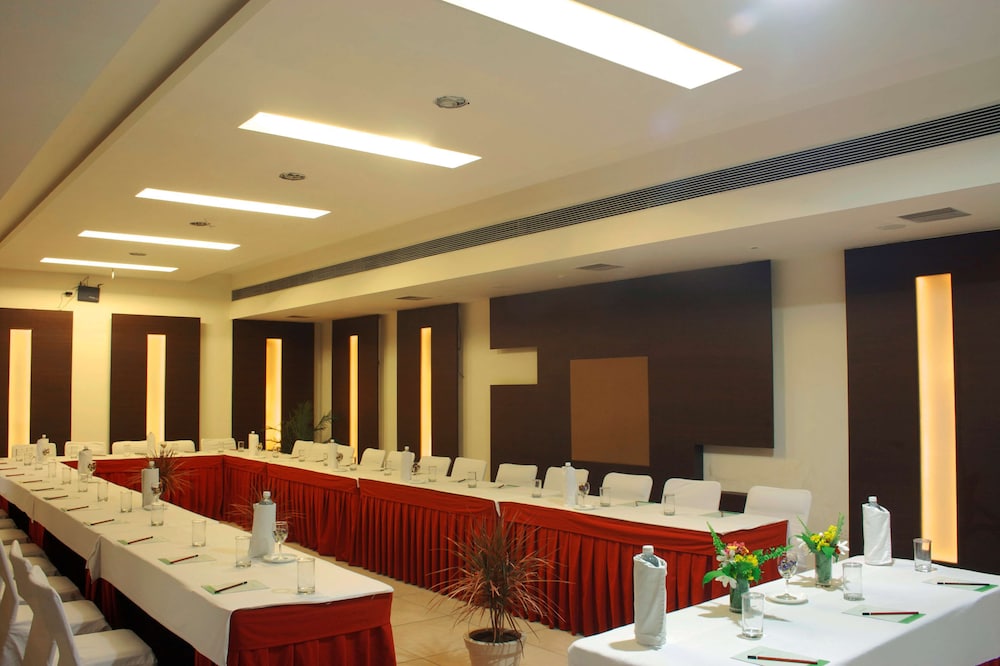 Hotel Legend Sarovar Portico 19/28