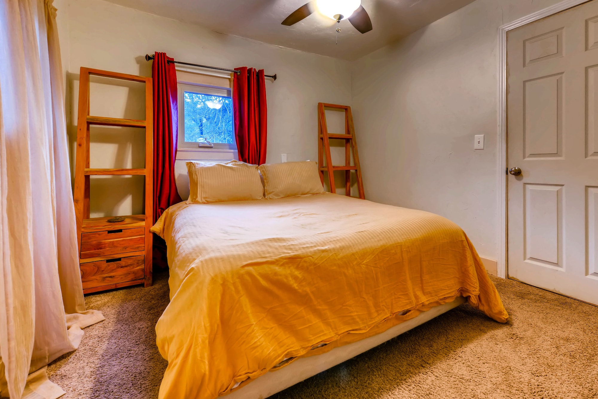Dino, 2 Queen Beds