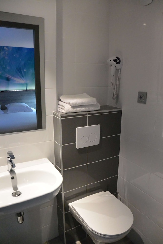 Kyriad Direct Tours Sud Chambray Les Tours 56/58