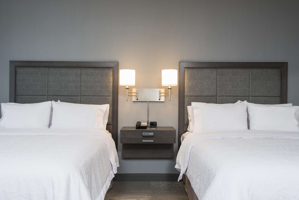 Hampton Inn and Suites Grand Rapids Downtown 14/61