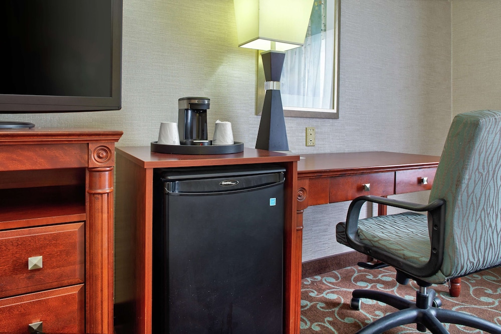 Hampton Inn & Suites By Hilton Toronto Airport 27/39