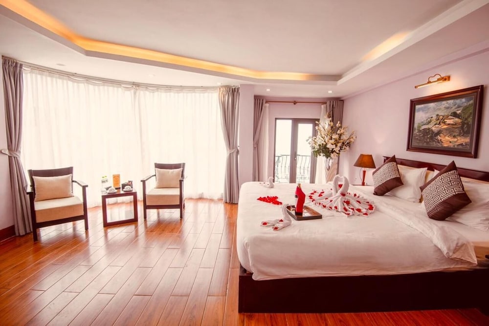 LUXURY, STUDIO, SUITE, KING BED, PRIVATE BATHROOM
