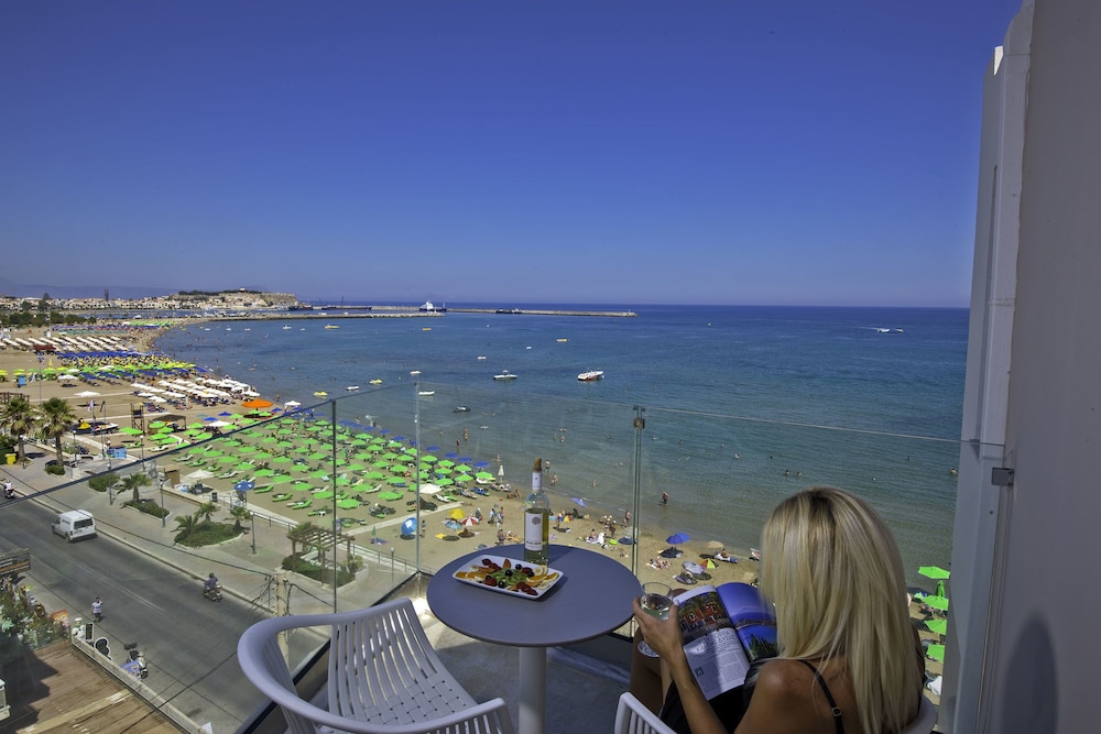 Swell Boutique Hotel 25/38