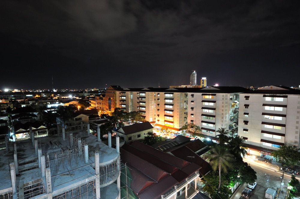 Rain Rock Hotel 5/46