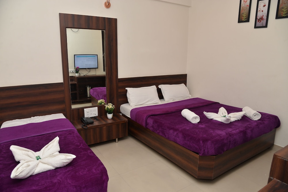 Hotel Disha Palace 24/69