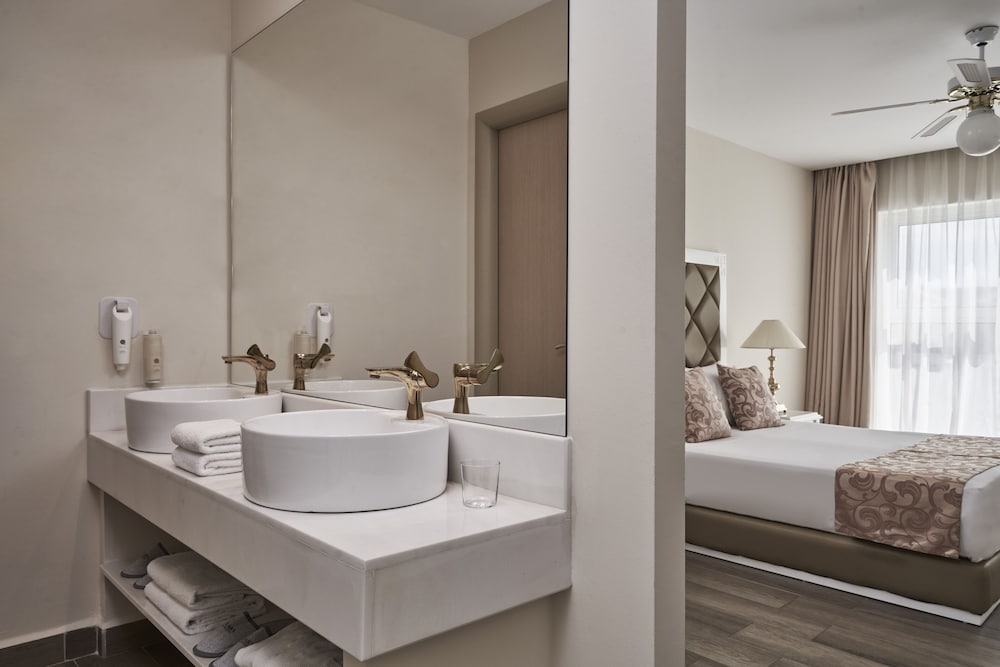 Sandy Villas Resort 48/50