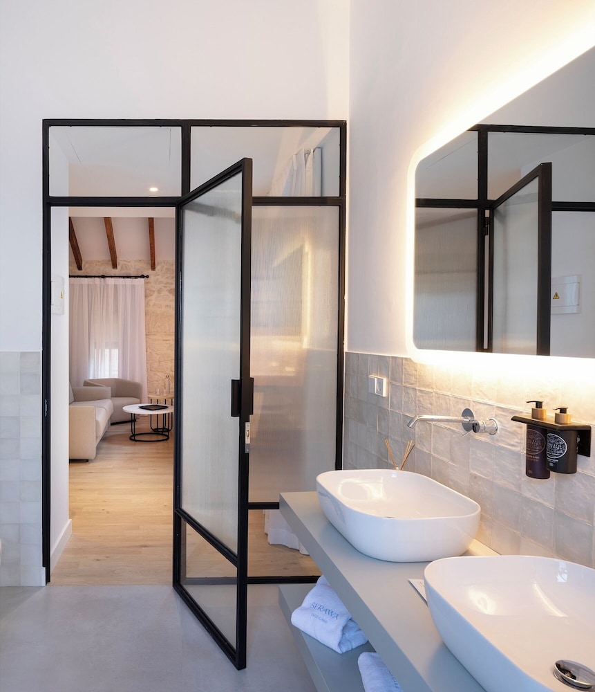 Serawa Hotel 54/55