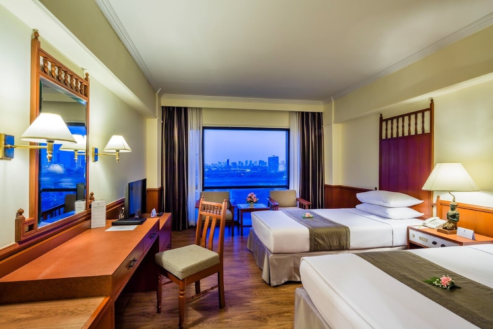 Bangkok Palace Hotel 15/75