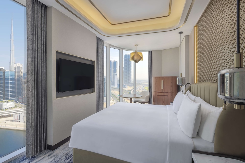 ROOM, KING BED, BURJ KHALIFA VIEW, CORNER