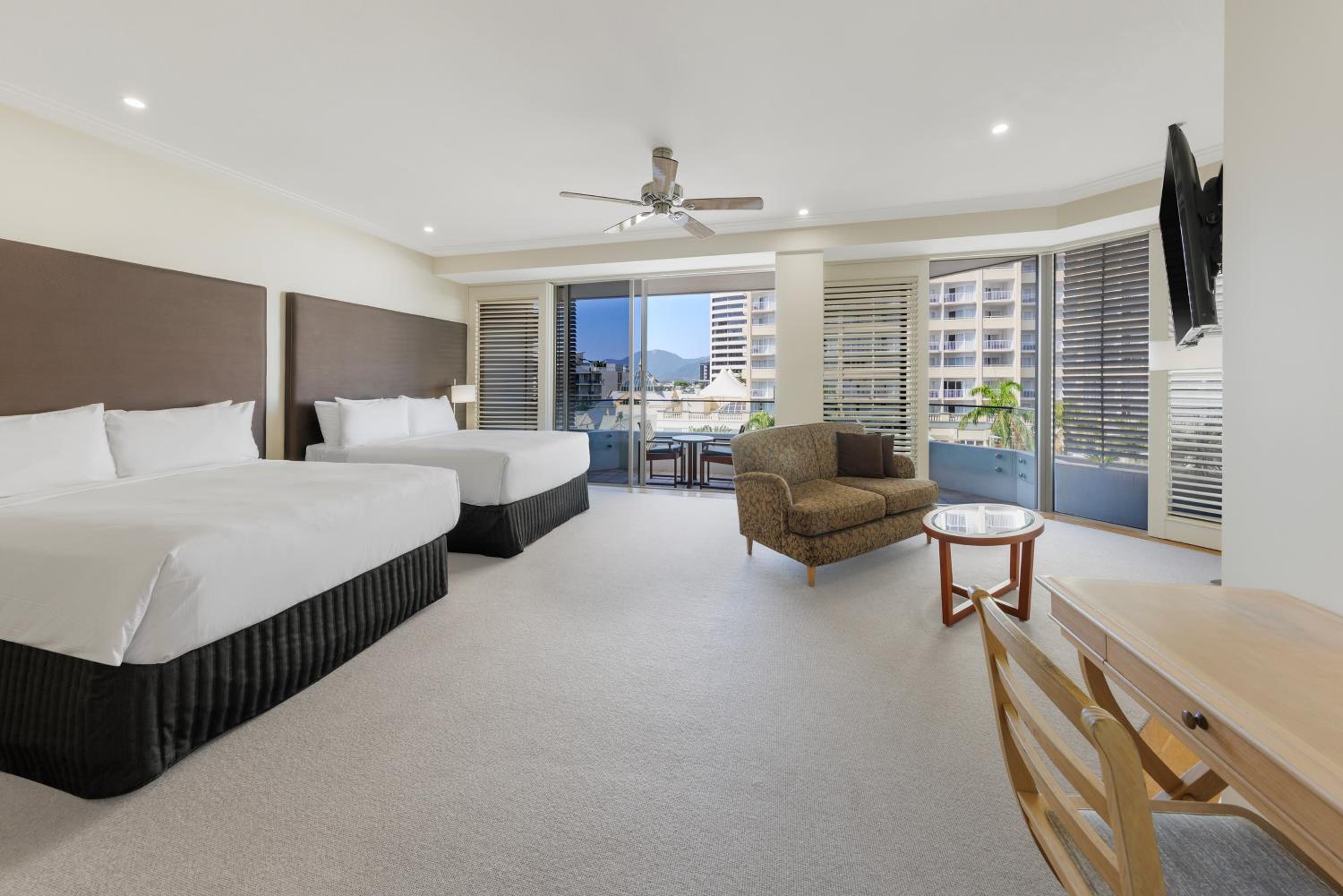 Junior Suite, 2 Double Beds, City View