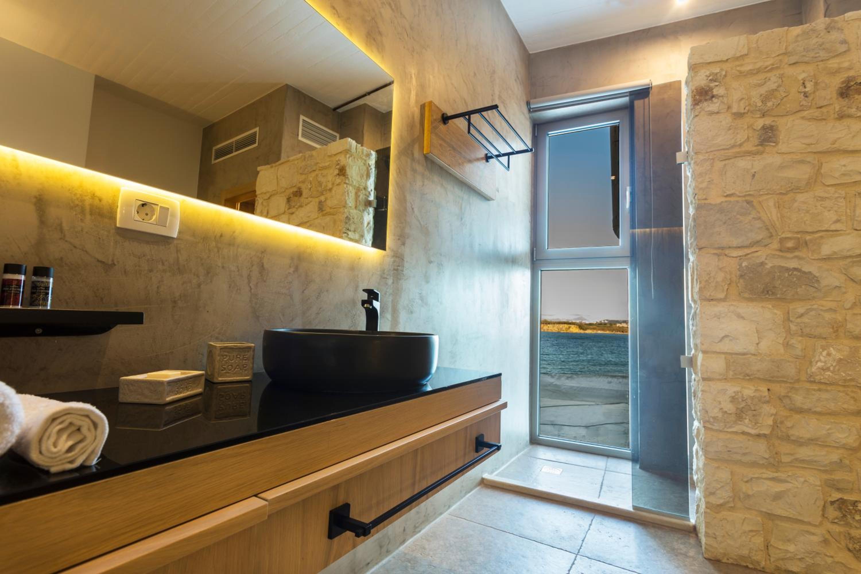 Kalamaki Luxury Suites 2/51