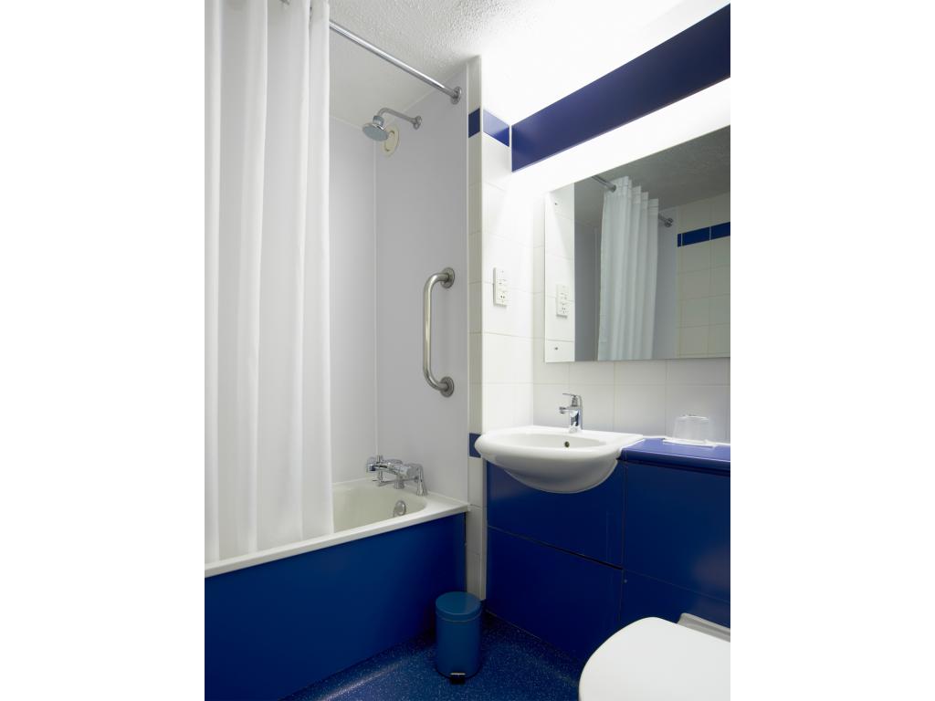 Travelodge Shrewsbury Battlefield 24/25
