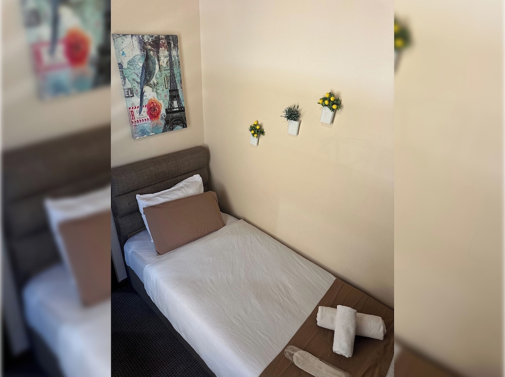 Guner Hotel 23/42