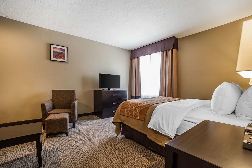 Comfort Inn and Suites Vernal National Monument Area 16/42