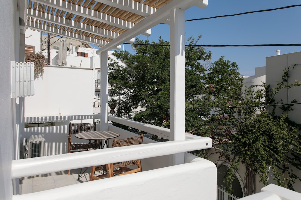 Terra Fos Naxos Studios 50/50