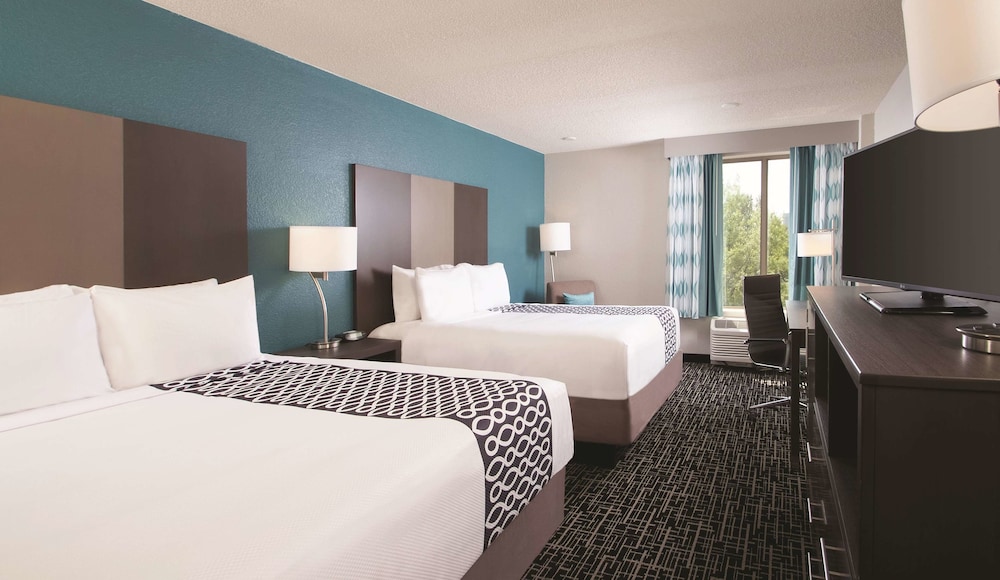 La Quinta Inn & Suites by Wyndham Atlanta Airport North 24/60