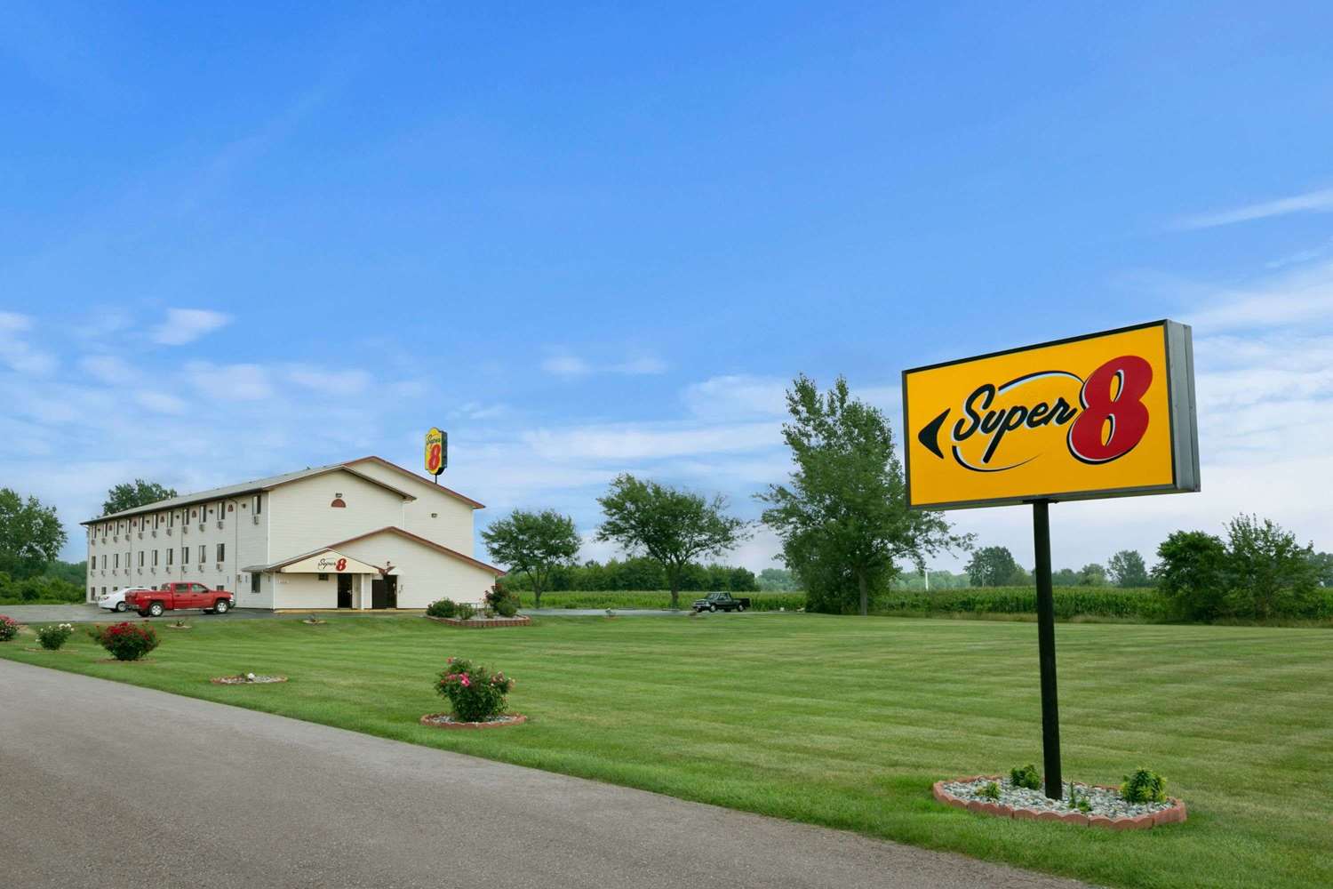 Super 8 By Wyndham Saginaw 32/35